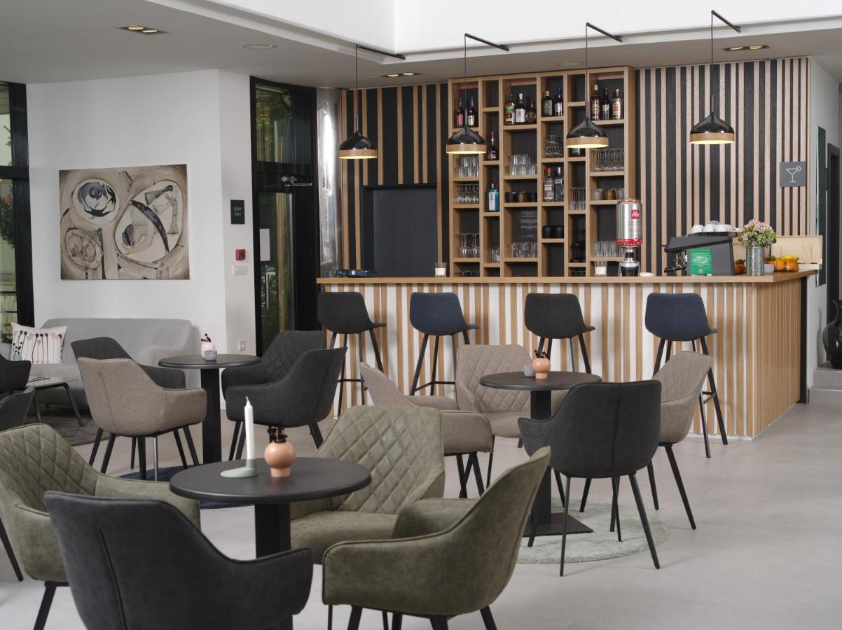 Hotel Cubis Lendava Bagian luar foto
