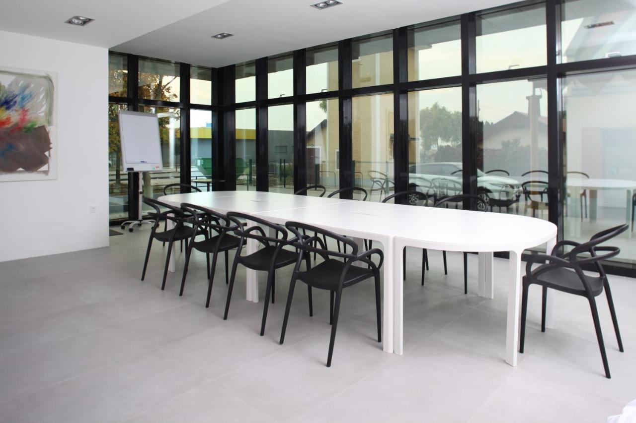 Hotel Cubis Lendava Bagian luar foto
