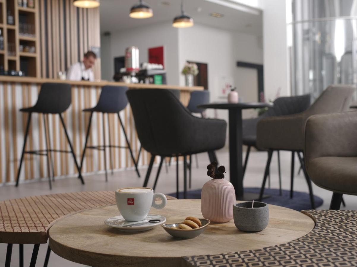 Hotel Cubis Lendava Bagian luar foto