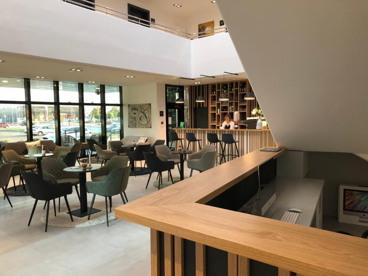 Hotel Cubis Lendava Bagian luar foto