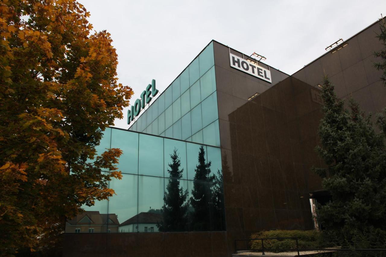Hotel Cubis Lendava Bagian luar foto